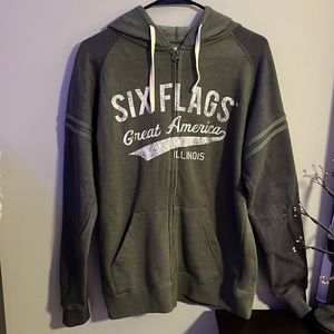 Six flags unisex zip up hoodie size: s